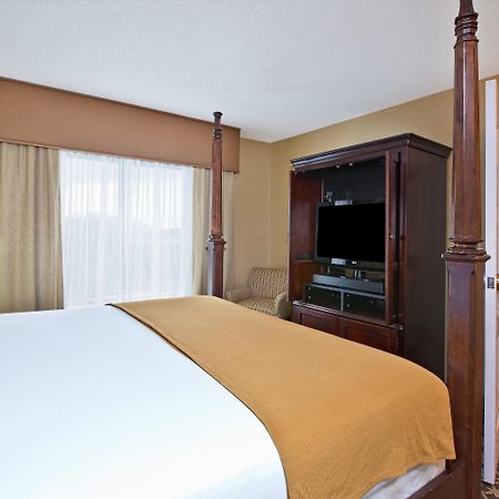 Holiday Inn Express & Suites - Sharon-Hermitage By Ihg West Middlesex Extérieur photo