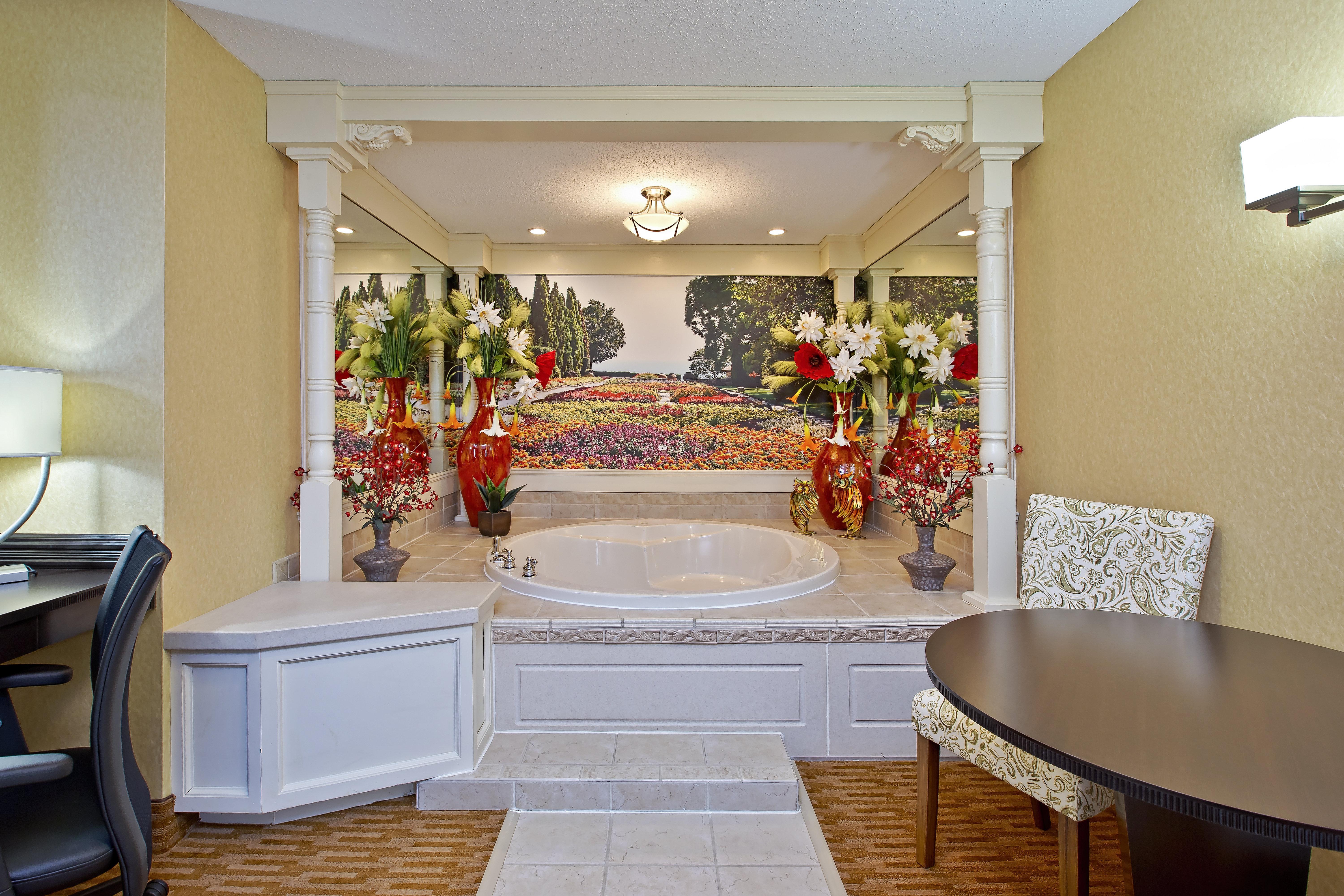 Holiday Inn Express & Suites - Sharon-Hermitage By Ihg West Middlesex Extérieur photo