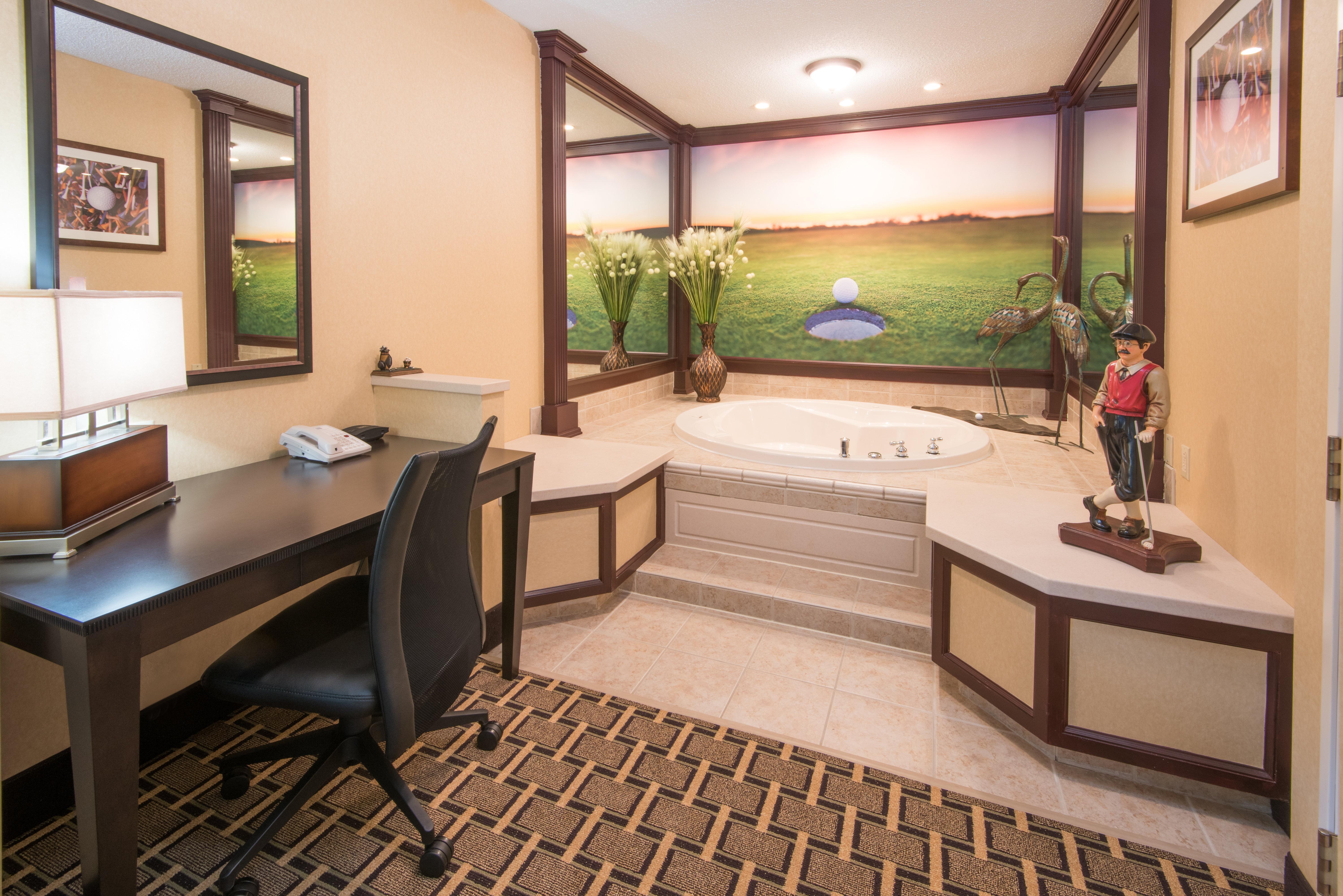 Holiday Inn Express & Suites - Sharon-Hermitage By Ihg West Middlesex Extérieur photo