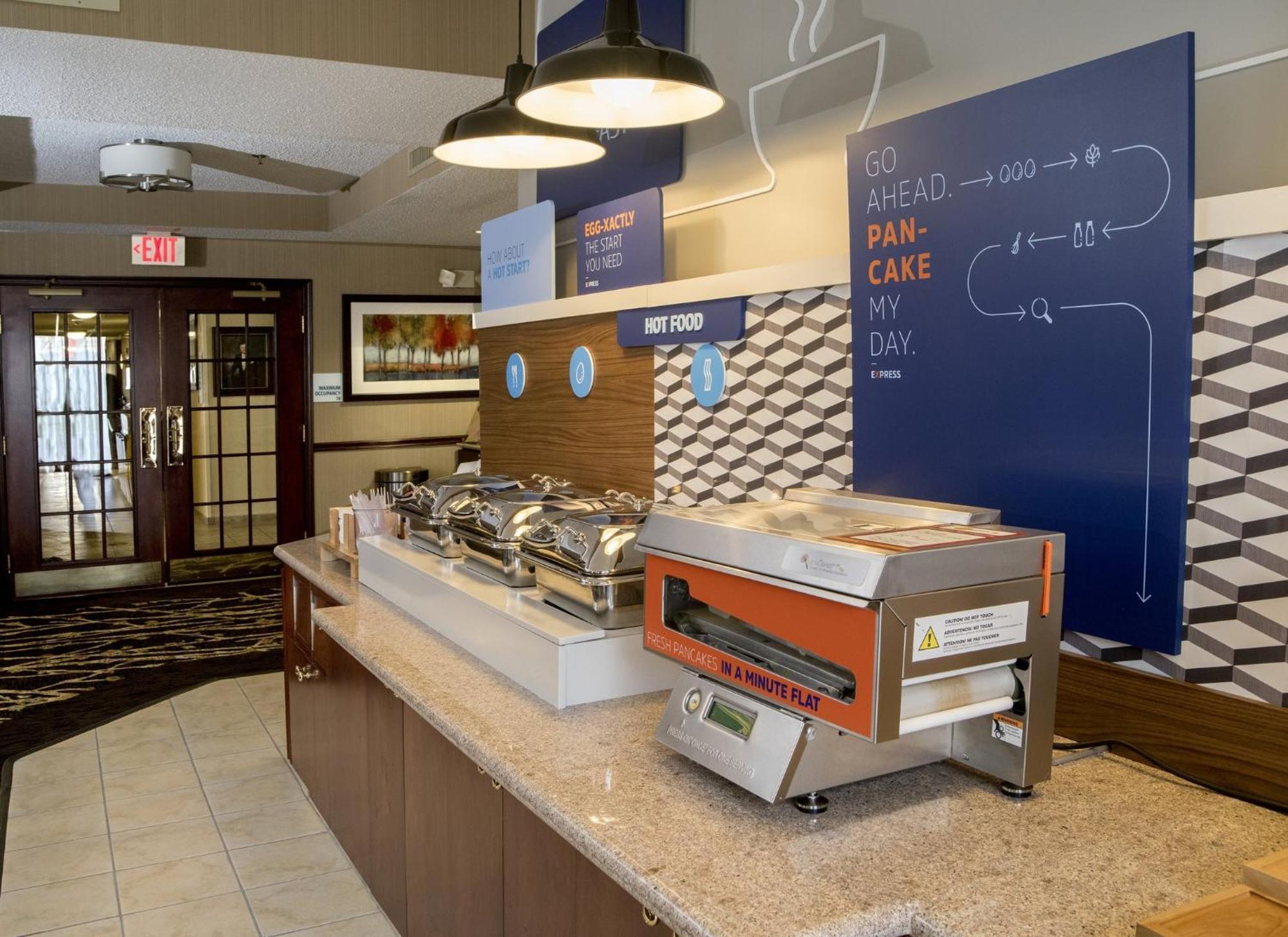 Holiday Inn Express & Suites - Sharon-Hermitage By Ihg West Middlesex Extérieur photo
