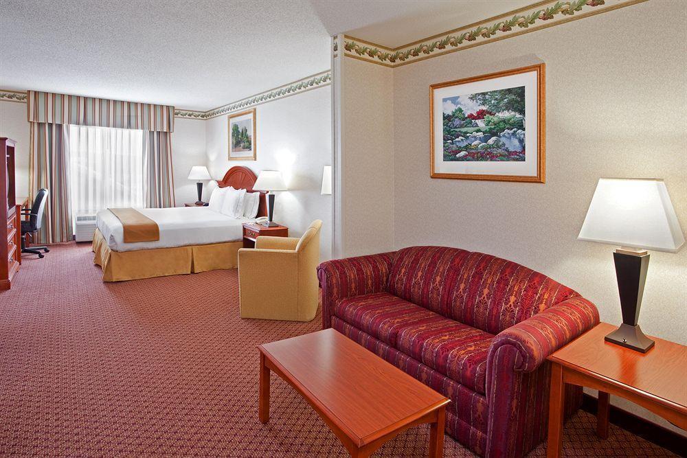 Holiday Inn Express & Suites - Sharon-Hermitage By Ihg West Middlesex Extérieur photo